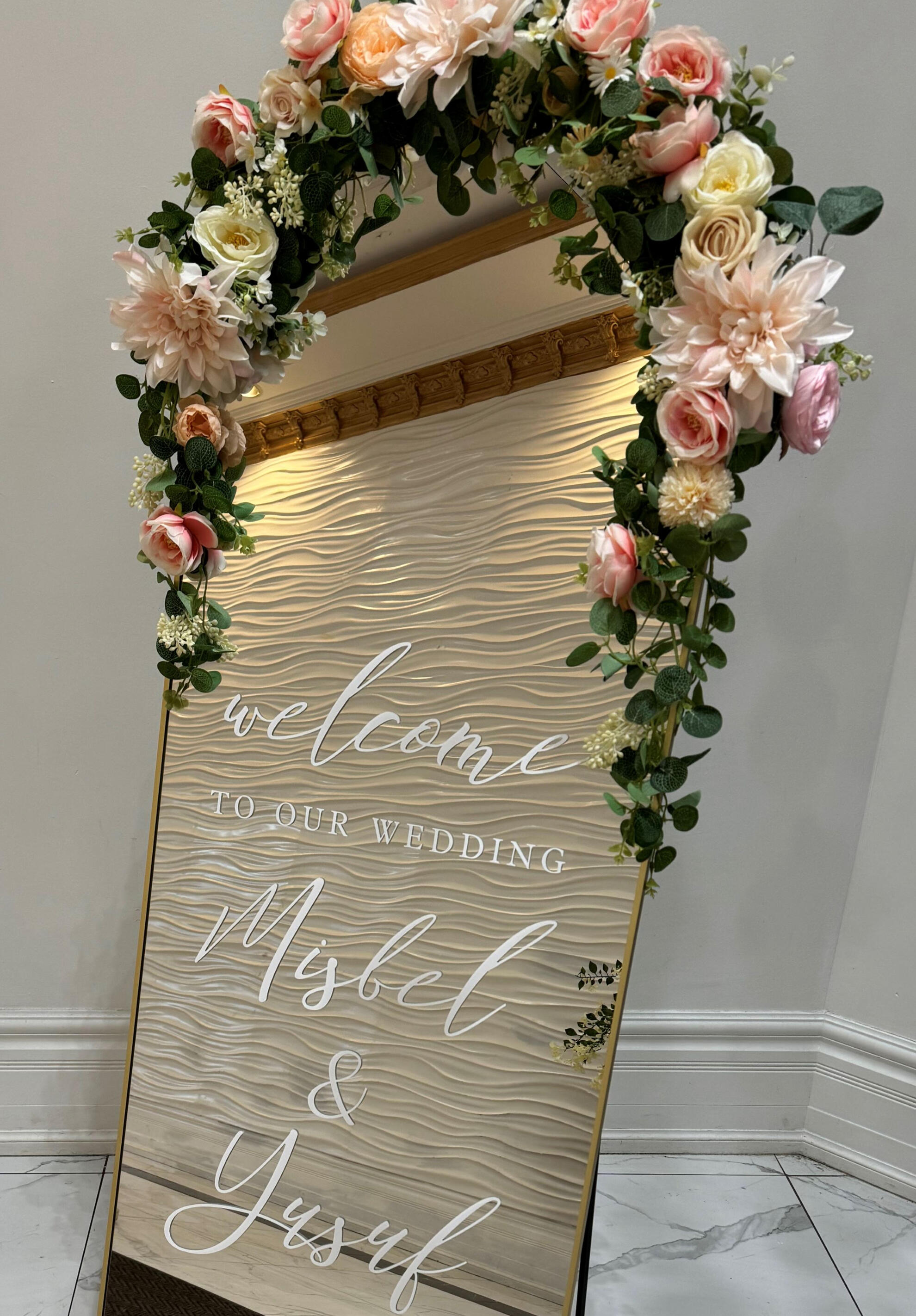 Welcome wedding mirror Wedding welcome mirror with customized vinyl writing.